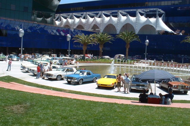 Classic cars parked around a fountain in front of the Pacific Design Center in 