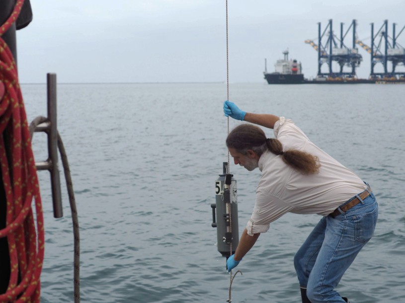 Recovering seawater sample in Niskin bottle for eDNA